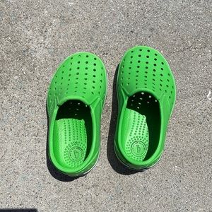 Green native shoes toddler size 7